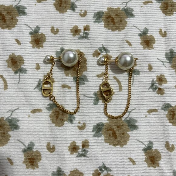 Dior Pearl Earrings - Picture 1 of 6